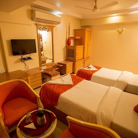 Hotel Ashwin Mumbai  Buitenkant foto