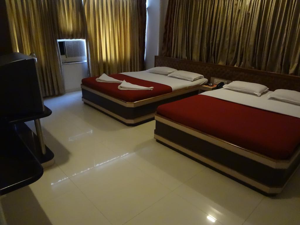 Hotel Ashwin Mumbai  Buitenkant foto