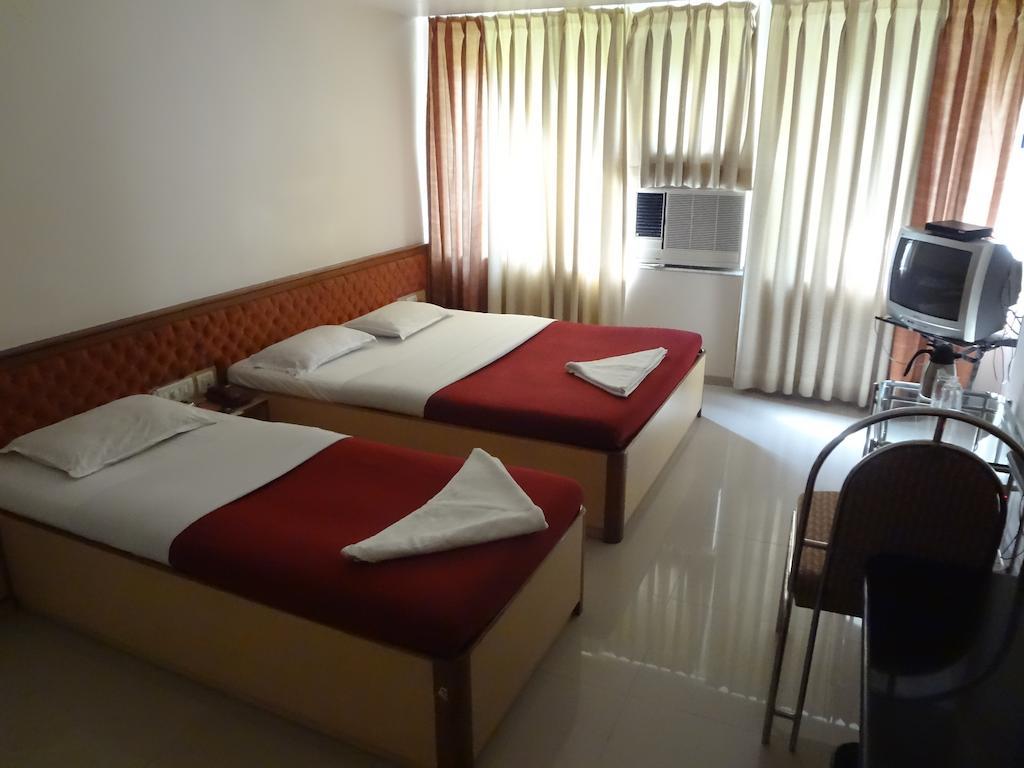 Hotel Ashwin Mumbai  Buitenkant foto