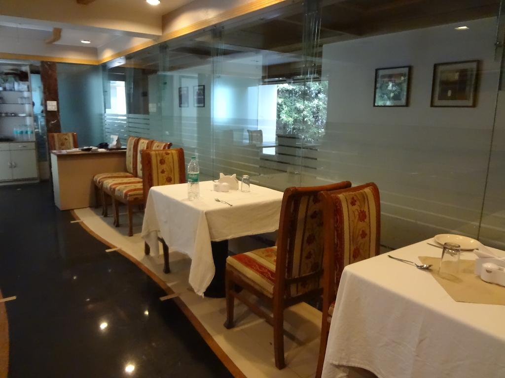 Hotel Ashwin Mumbai  Buitenkant foto