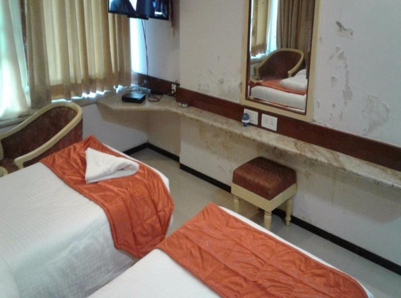 Hotel Ashwin Mumbai  Buitenkant foto