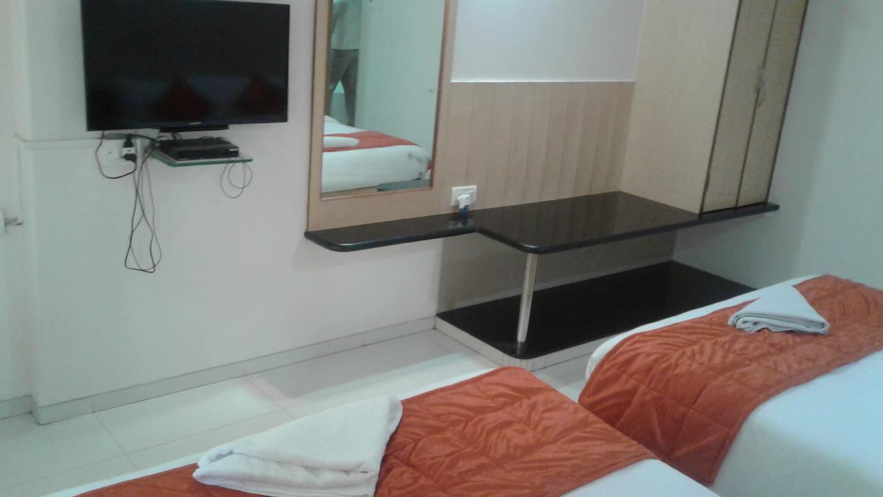 Hotel Ashwin Mumbai  Buitenkant foto