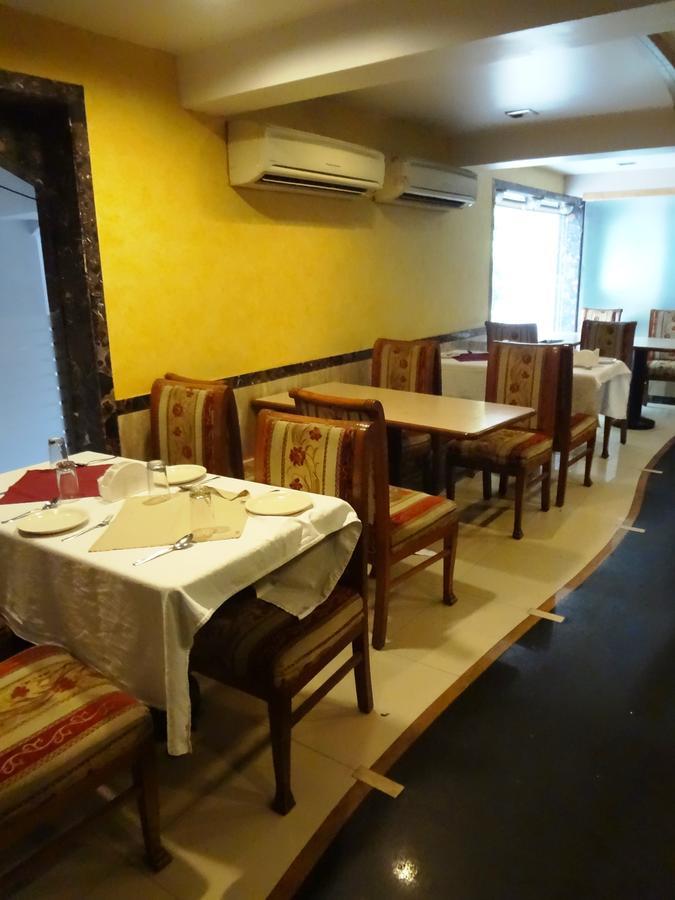 Hotel Ashwin Mumbai  Buitenkant foto